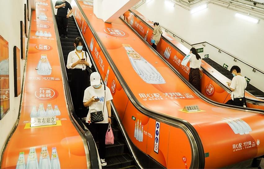 朝陽(yáng)門(mén)/東直門(mén)/崇文門(mén)地鐵站扶梯廣告