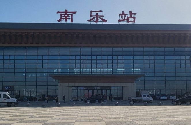 南樂(lè)站高鐵燈箱廣告